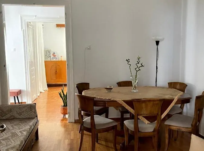 η ελπίδα και η γιάννα ξεκίνησαν ένα χώρο Cute