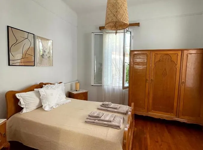 η ελπίδα και η γιάννα ξεκίνησαν ένα χώρο Cute Appartement *