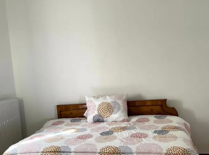 η ελπίδα και η γιάννα ξεκίνησαν ένα χώρο Cute