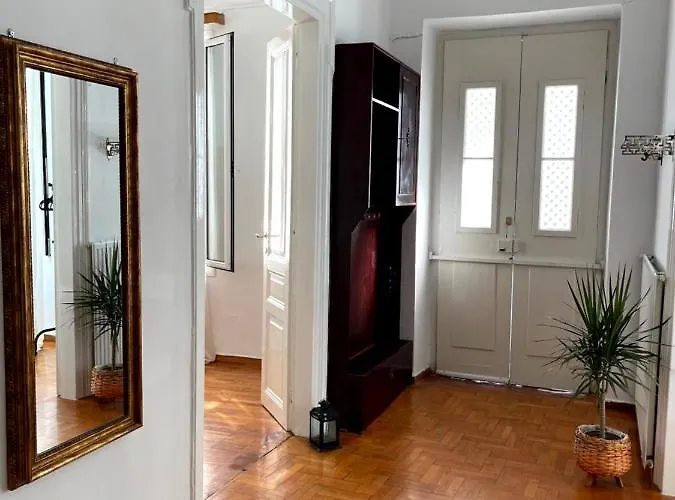 η ελπίδα και η γιάννα ξεκίνησαν ένα χώρο Cute Appartement