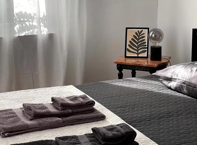 η ελπίδα και η γιάννα ξεκίνησαν ένα χώρο Cute Appartement *