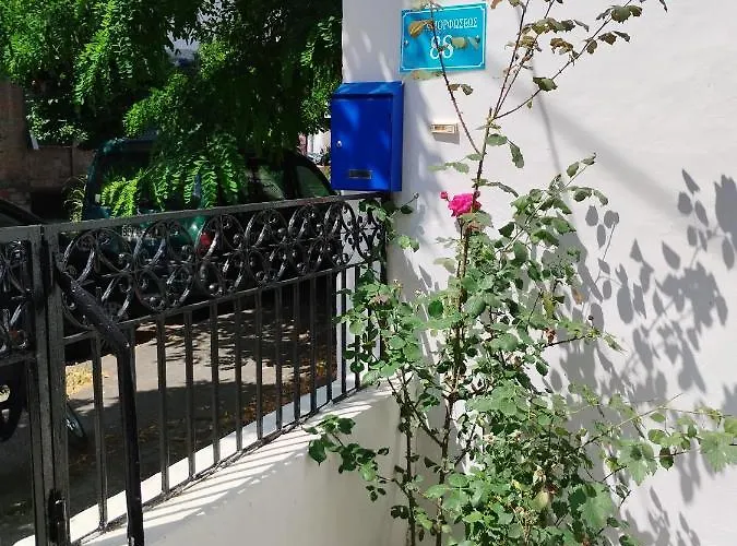 η ελπίδα και η γιάννα ξεκίνησαν ένα χώρο Cute Appartement *