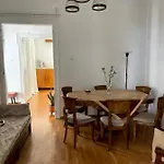 η ελπίδα και η γιάννα ξεκίνησαν ένα χώρο Cute