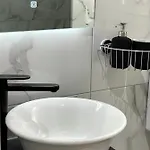η ελπίδα και η γιάννα ξεκίνησαν ένα χώρο Cute Wolos