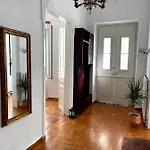 η ελπίδα και η γιάννα ξεκίνησαν ένα χώρο Cute Apartament