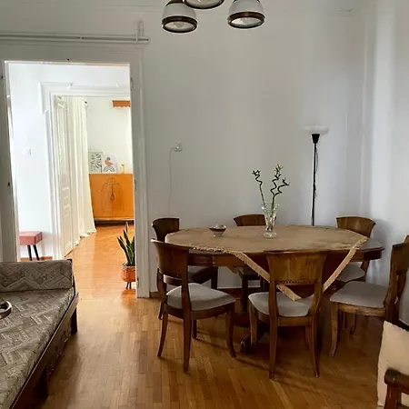 η ελπίδα και η γιάννα ξεκίνησαν ένα χώρο Cute