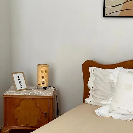 η ελπίδα και η γιάννα ξεκίνησαν ένα χώρο Cute Apartament Wolos
